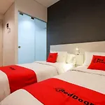 Reddoorz Plus Near Ciputra Mall Simpang Lima