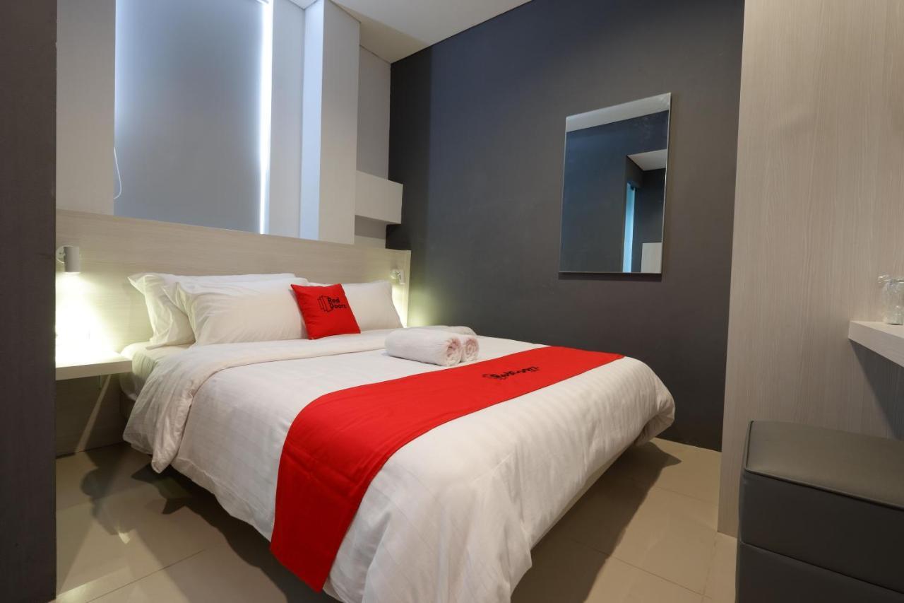 Reddoorz Near Ciputra Mall Simpang Lima Hotel