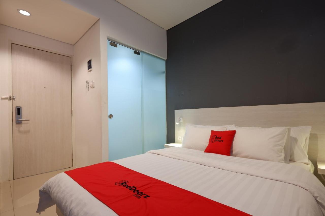 Reddoorz Near Ciputra Mall Simpang Lima Hotel