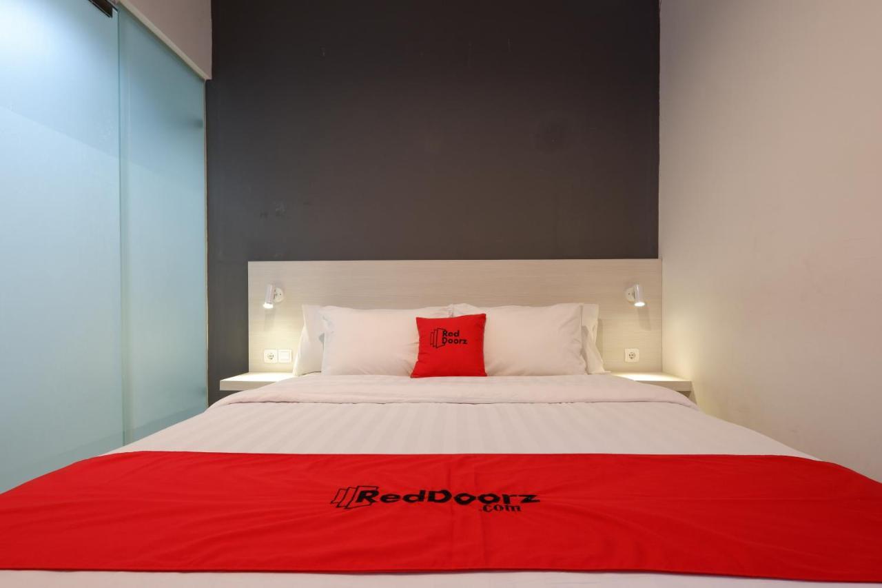 Hotel Reddoorz Near Ciputra Mall Simpang Lima