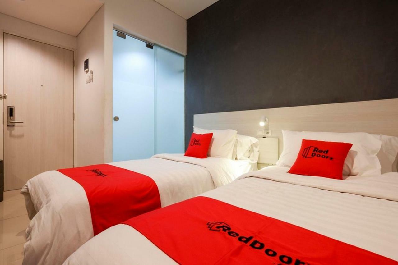 Reddoorz Near Ciputra Mall Simpang Lima 3*